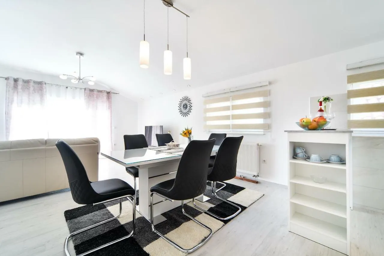 ゲストハウス Apartman Novokmet-Crno