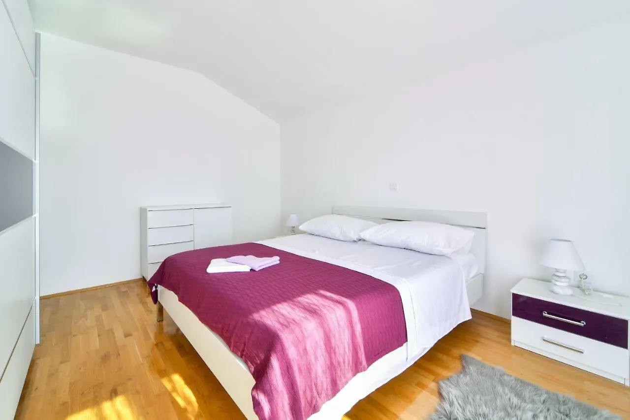 Apartman Novokmet-Crno ゲストハウス Crno